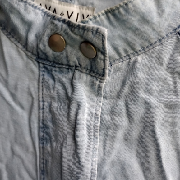 Ava Viv Women's Size X Light Wash Zip Up Denim Top - Picture 2 of 5